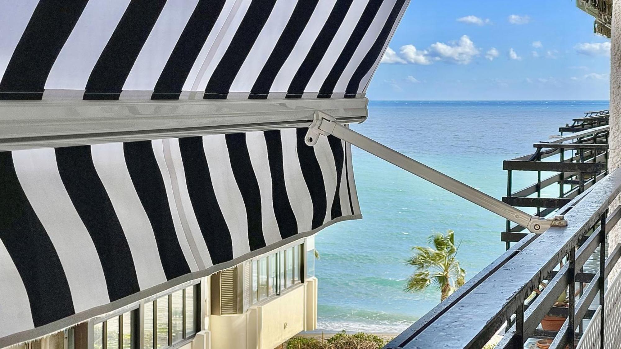 Beachfront 1Br Apartment In Center Of Marbella! Kültér fotó